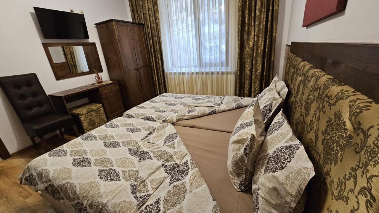 Villa Hills - Къща За Гости С Храна Orlino Bagian luar foto