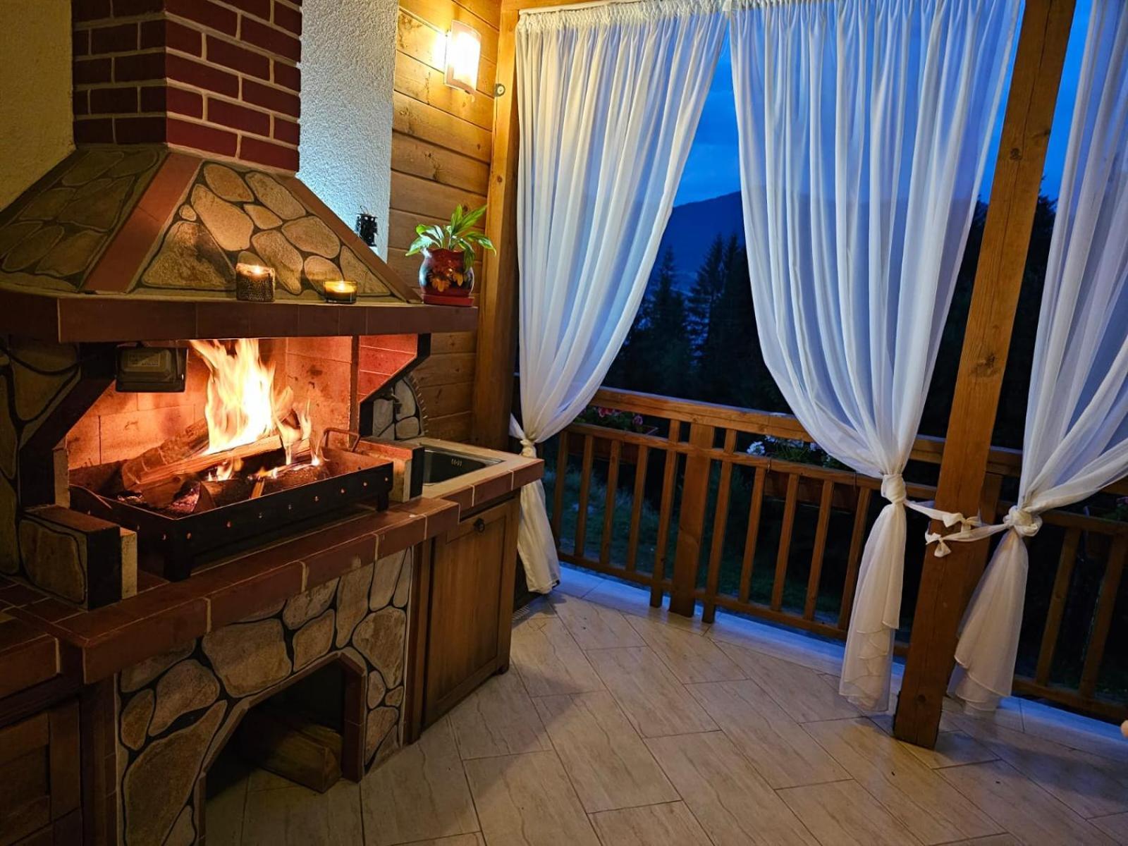 Villa Hills - Къща За Гости С Храна Orlino Bagian luar foto